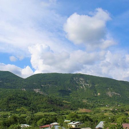Guest House Racha Ambrolauri Ngoại thất bức ảnh