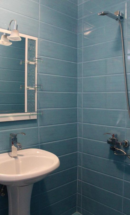 Guest House Racha Ambrolauri Ngoại thất bức ảnh
