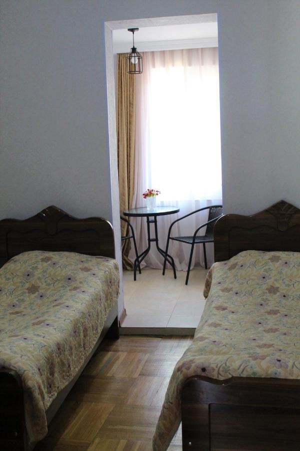 Guest House Racha Ambrolauri Ngoại thất bức ảnh