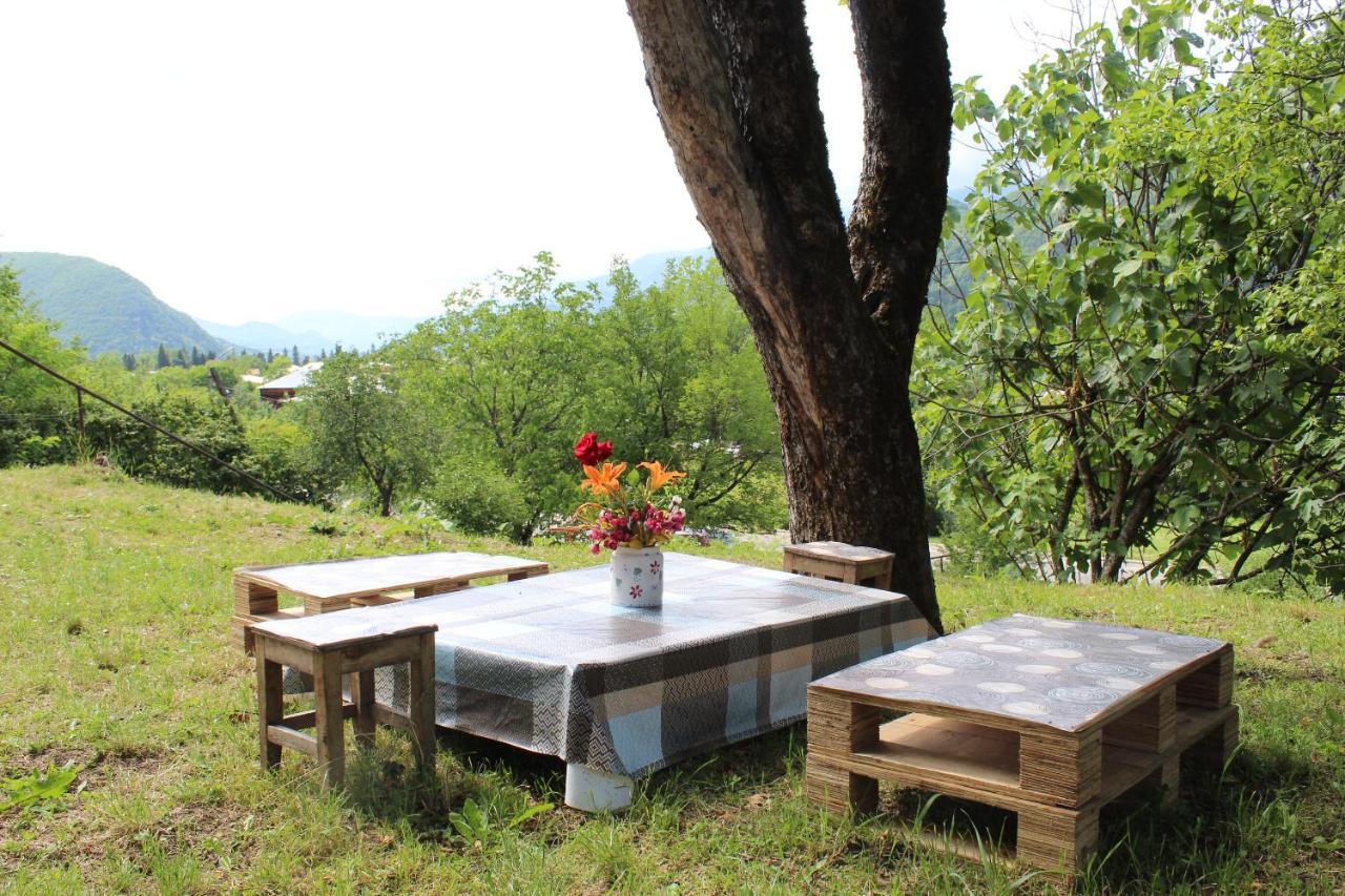 Guest House Racha Ambrolauri Ngoại thất bức ảnh