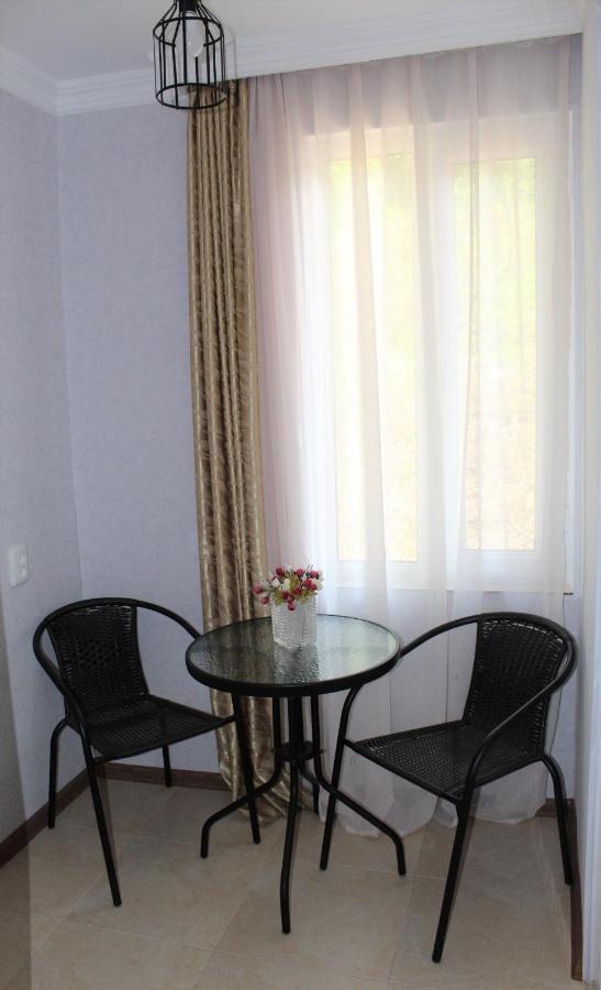 Guest House Racha Ambrolauri Ngoại thất bức ảnh