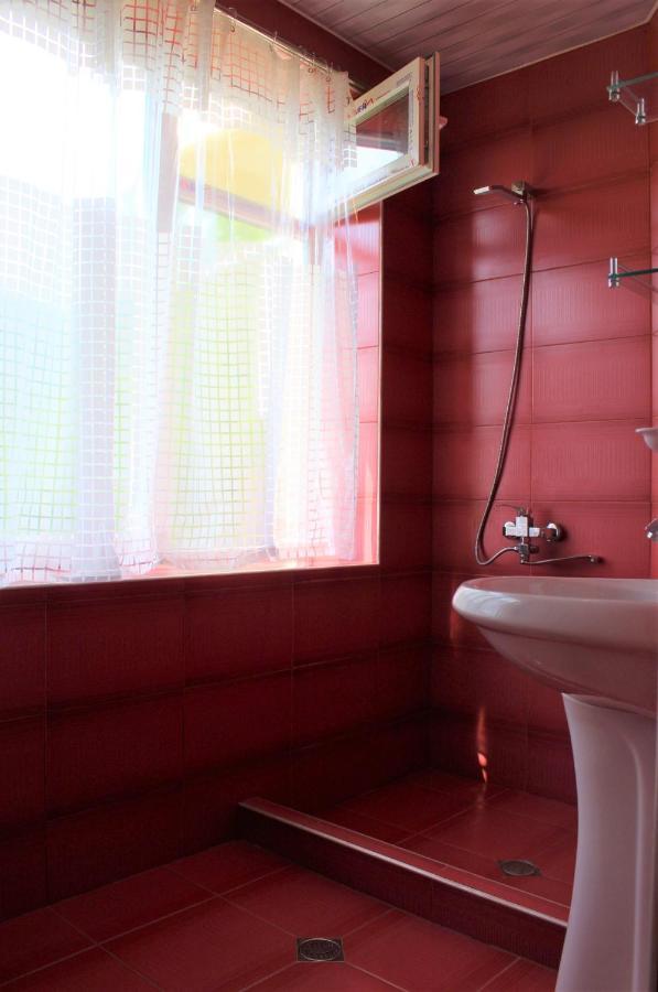 Guest House Racha Ambrolauri Ngoại thất bức ảnh