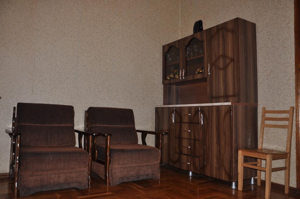 Guest House Racha Ambrolauri Ngoại thất bức ảnh