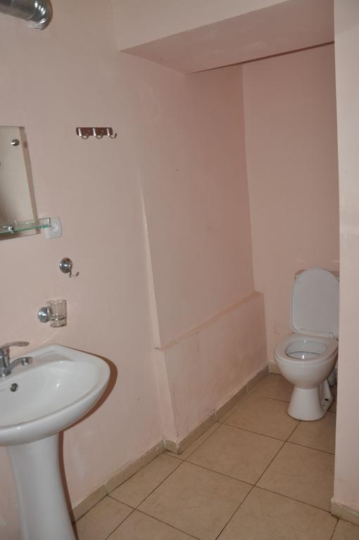 Guest House Racha Ambrolauri Ngoại thất bức ảnh