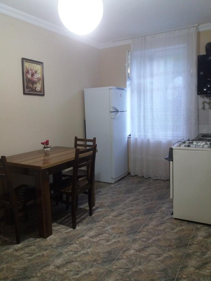 Guest House Racha Ambrolauri Ngoại thất bức ảnh