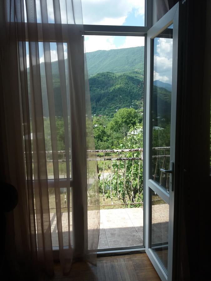 Guest House Racha Ambrolauri Ngoại thất bức ảnh